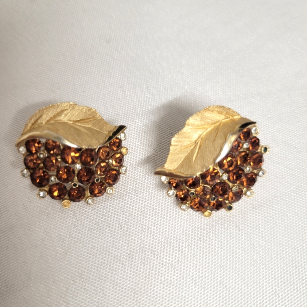 Trifari Vintage  Gold Tone Leaf Clip On Earrings with Amber Accents